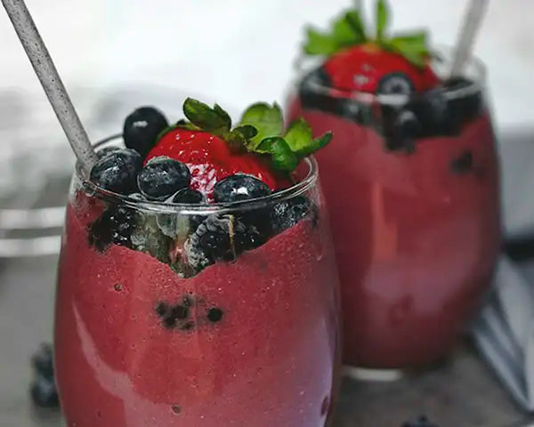 Elderberry smoothie blended with fruit for a refreshing, antioxidant-rich drink